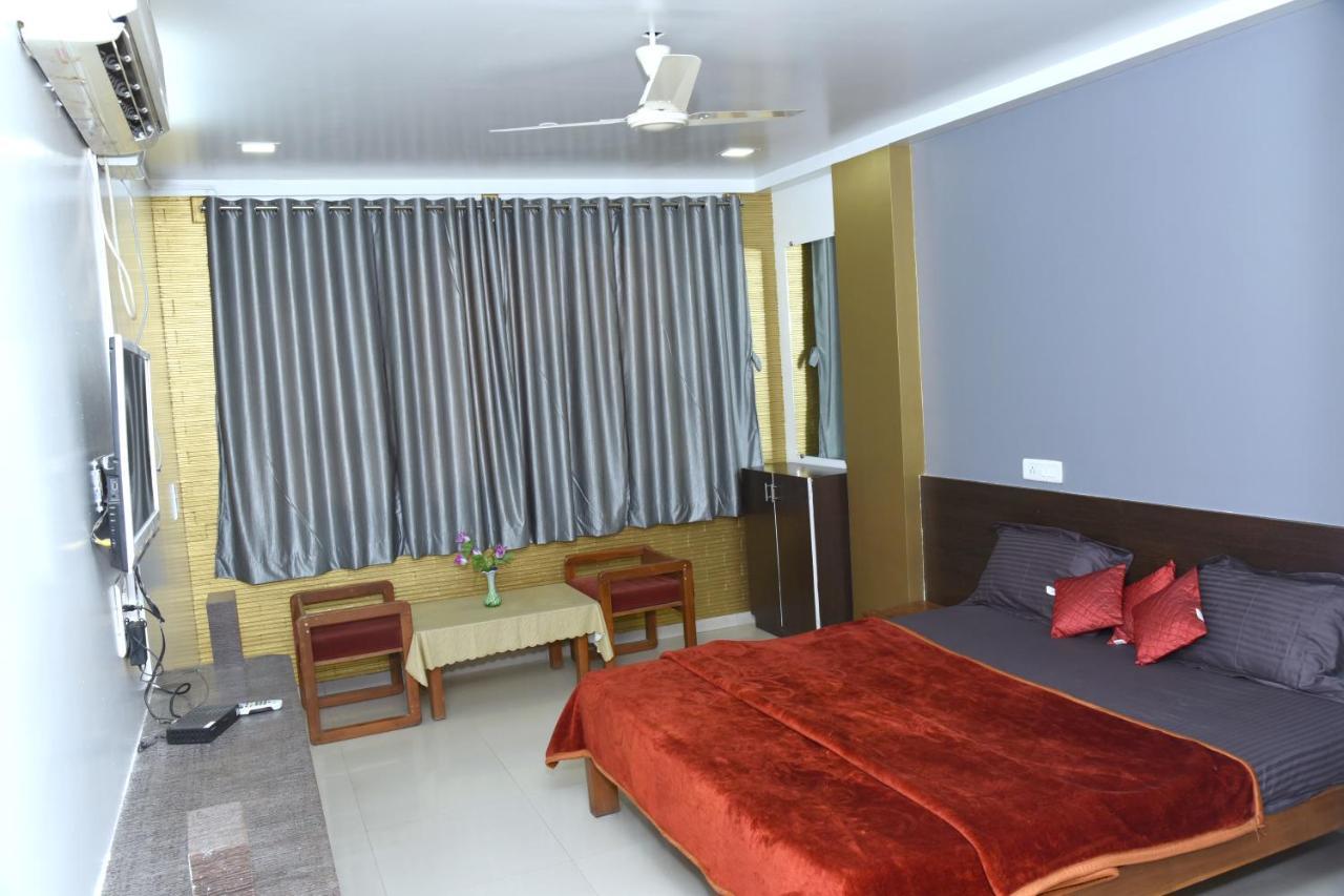 Oyo 67509 Hotel Tukson Narayangaon Buitenkant foto