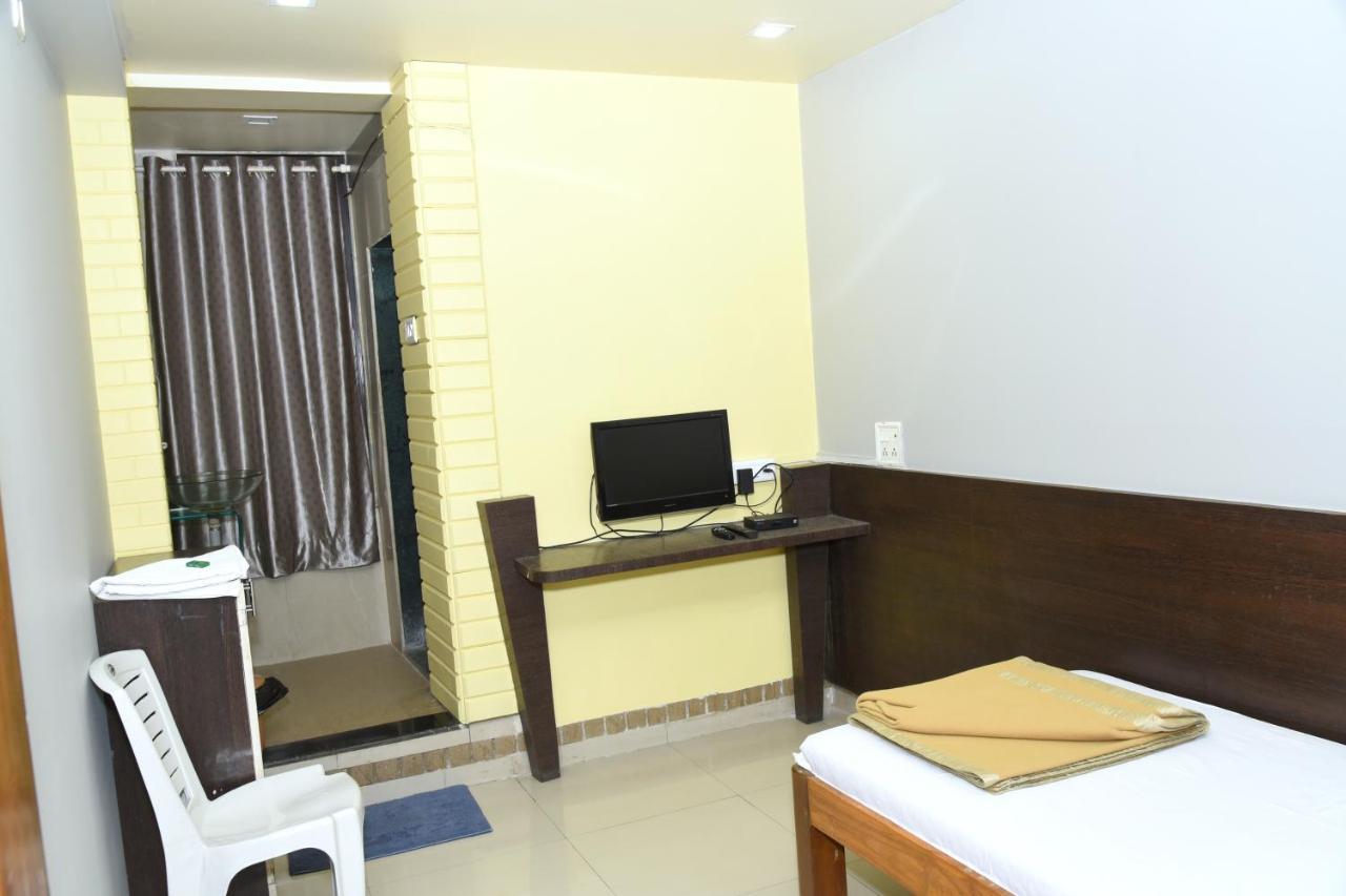 Oyo 67509 Hotel Tukson Narayangaon Buitenkant foto