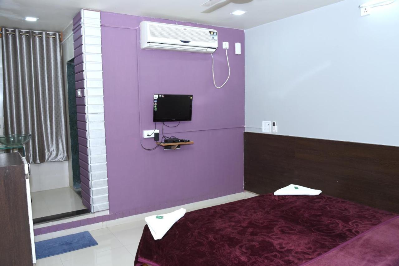 Oyo 67509 Hotel Tukson Narayangaon Buitenkant foto
