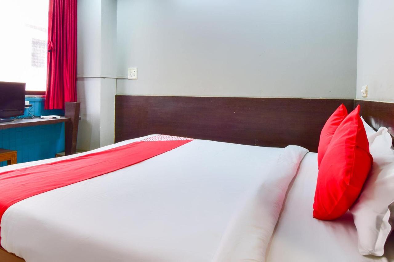 Oyo 67509 Hotel Tukson Narayangaon Buitenkant foto