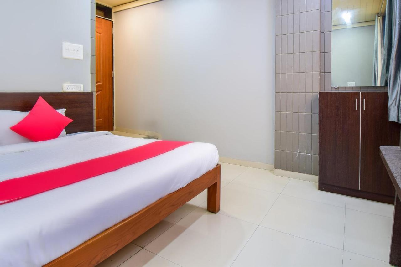 Oyo 67509 Hotel Tukson Narayangaon Buitenkant foto