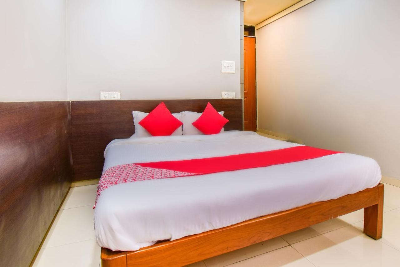 Oyo 67509 Hotel Tukson Narayangaon Buitenkant foto