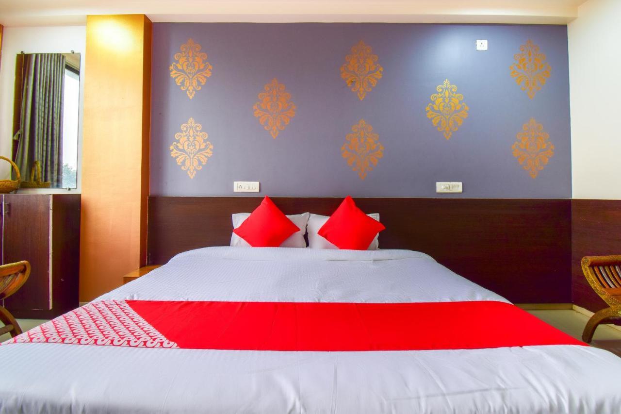 Oyo 67509 Hotel Tukson Narayangaon Buitenkant foto