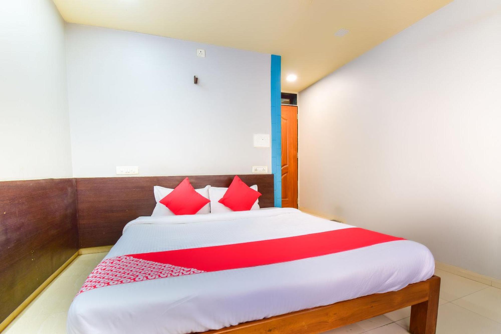 Oyo 67509 Hotel Tukson Narayangaon Buitenkant foto