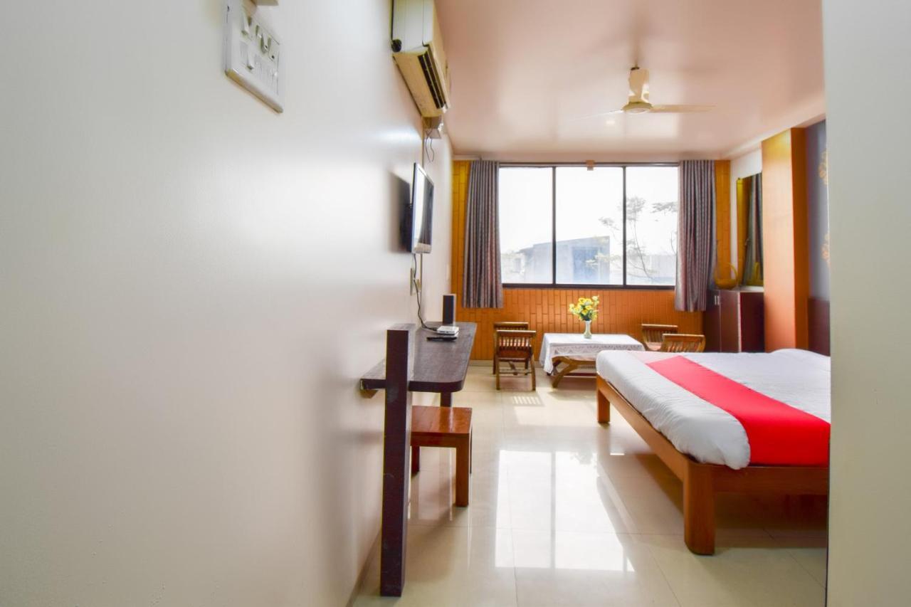 Oyo 67509 Hotel Tukson Narayangaon Buitenkant foto