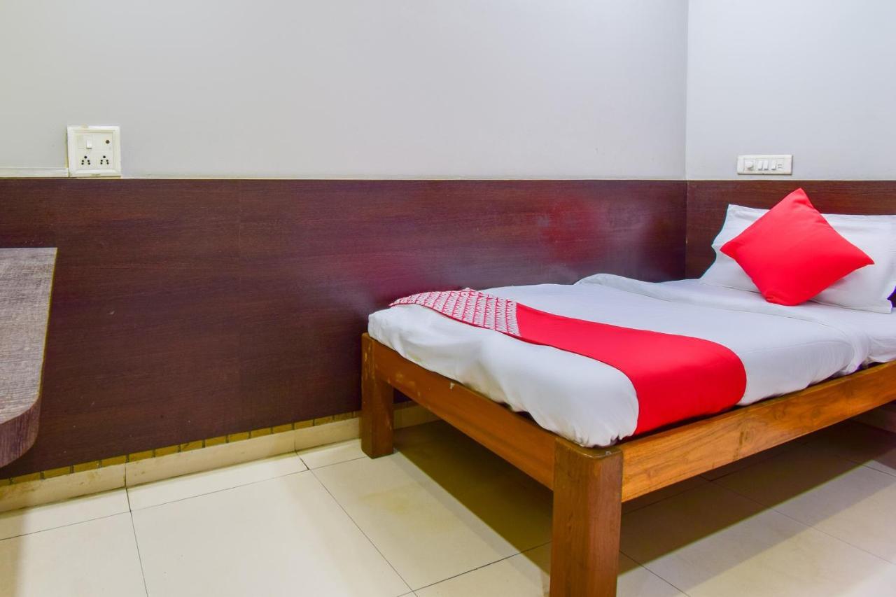 Oyo 67509 Hotel Tukson Narayangaon Buitenkant foto