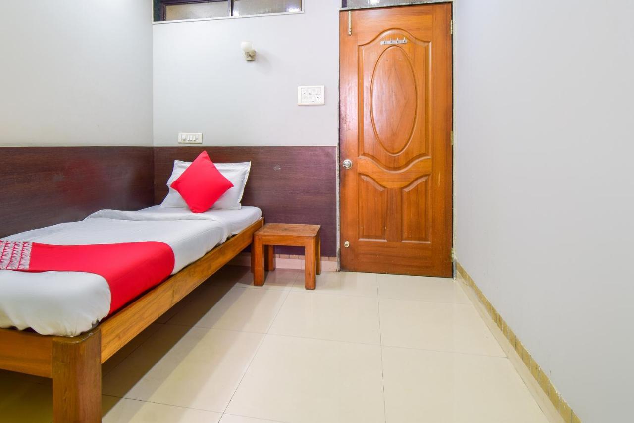Oyo 67509 Hotel Tukson Narayangaon Buitenkant foto